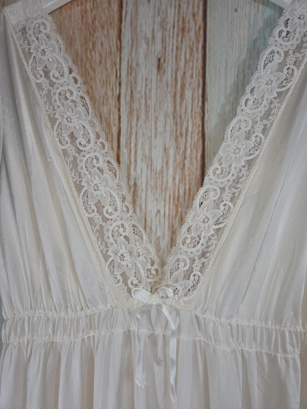 Vintage Miss Elaine Cream Lace V-Neck Maxi Nightgown Boudoir. Size M - Picture 2 of 5